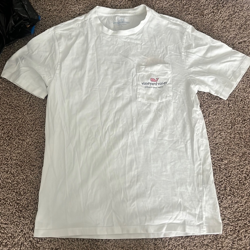 Super cute NASA vineyard vines shirt